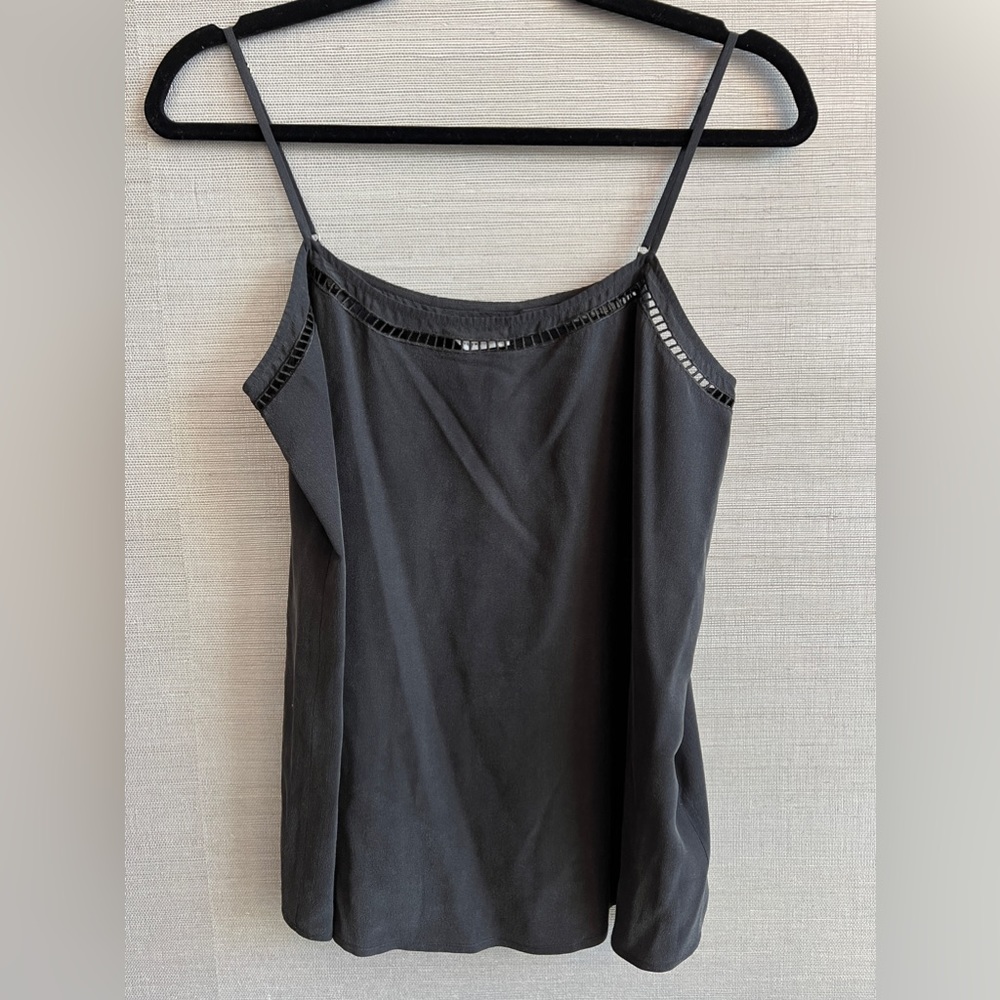 Equipment 💫EUC💫 silk camisole with cut out neckline - size M